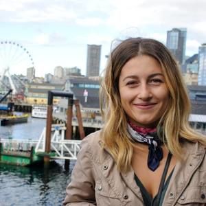 Meet your Posher, Alexis